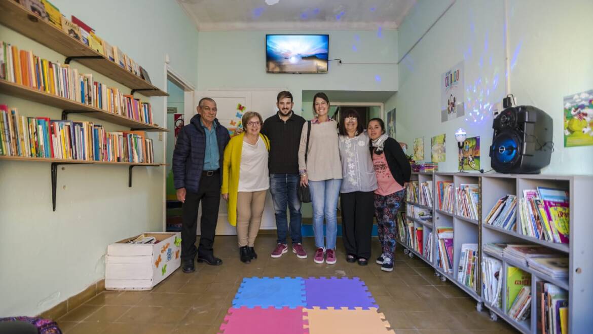 Con aportes del municipio al FAE, la Escuela N° 16 amplió y remodeló su biblioteca