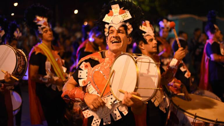 Carnavales 2020: la Plaza Brigadier López brilló al ritmo del público y las comparsas