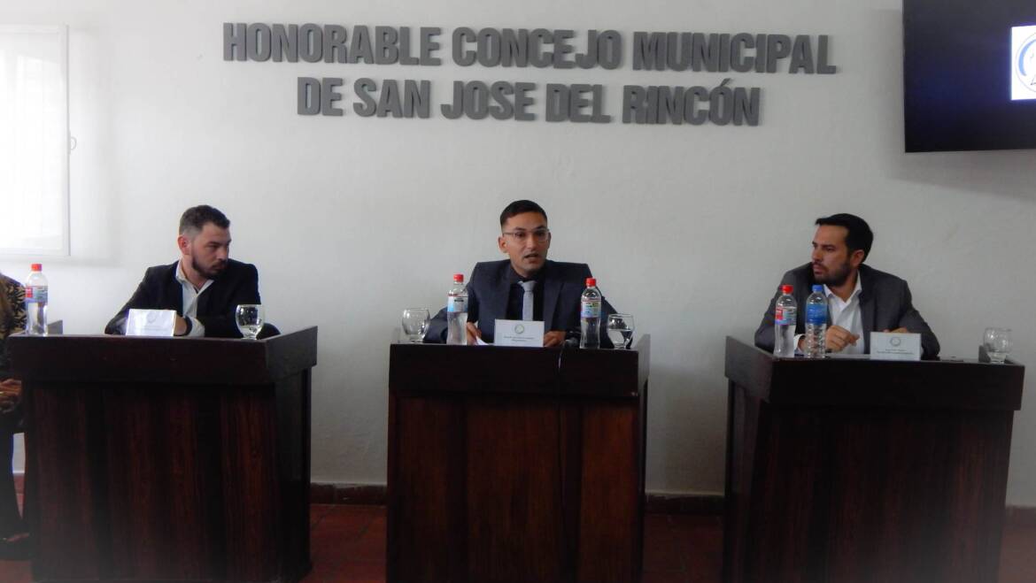 Apertura de sesiones en el Concejo de San José del Rincón